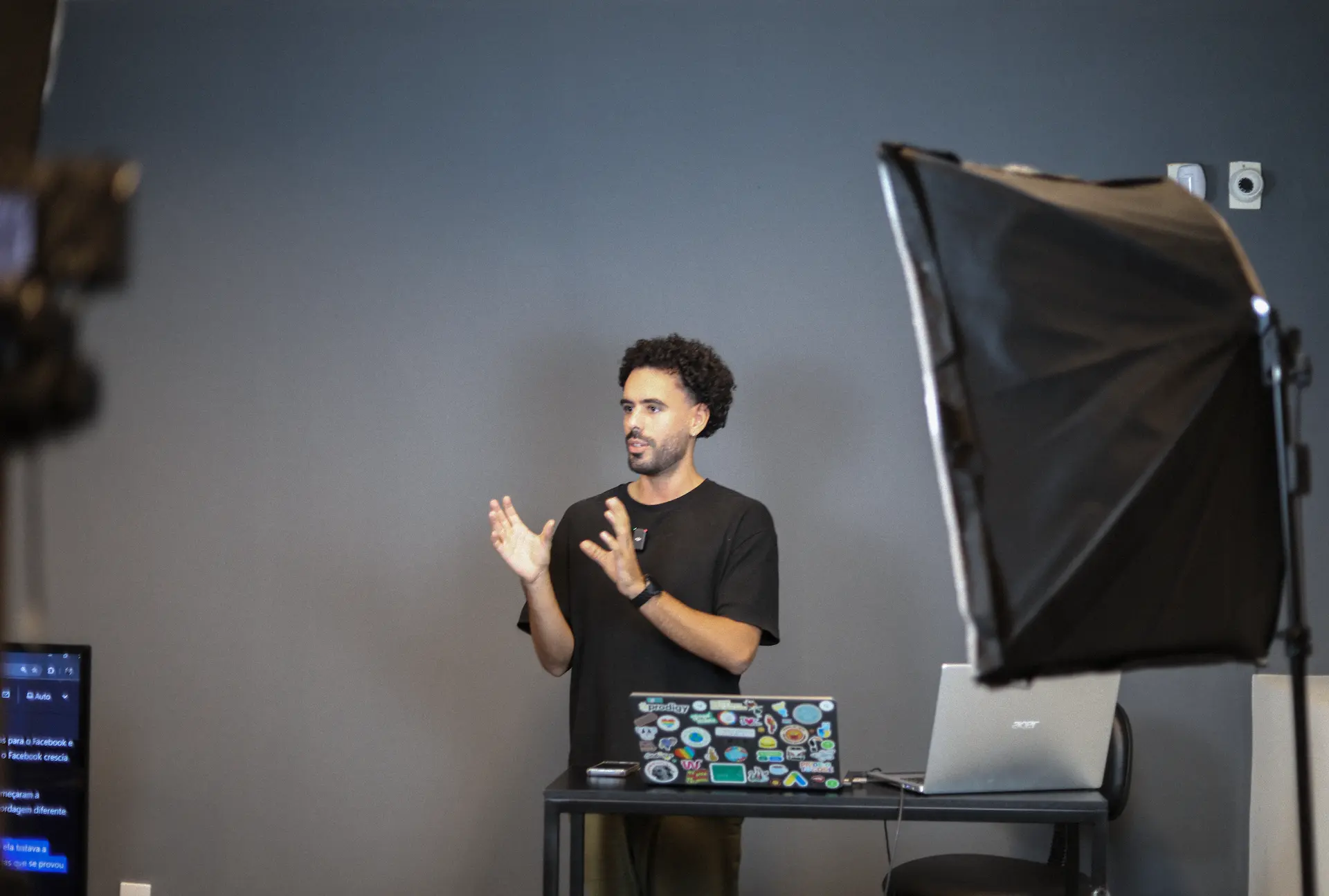 Ícaro Harry teaching